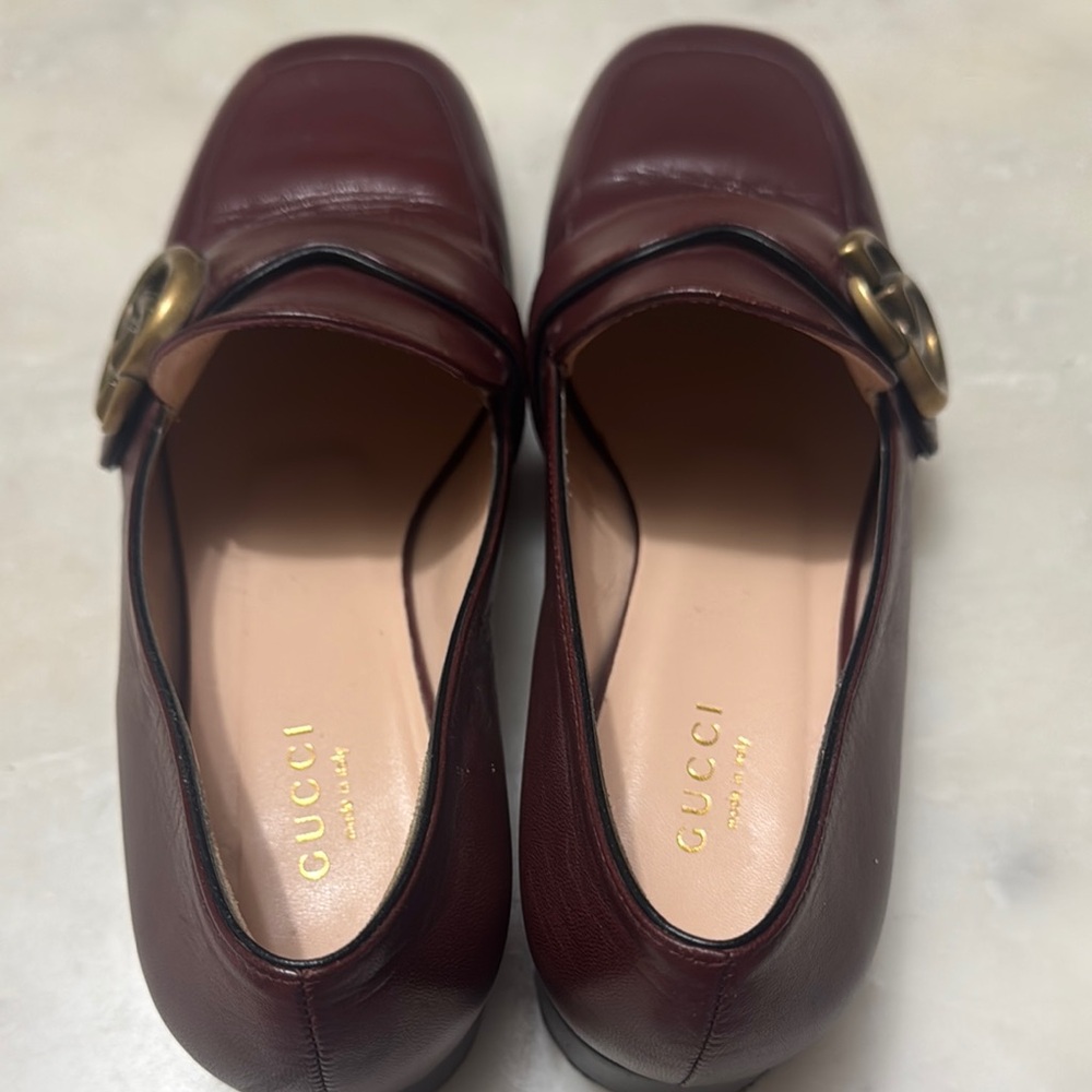 Gucci Brown and Gold Loafers with Elegant Design - Picture 5 of 5